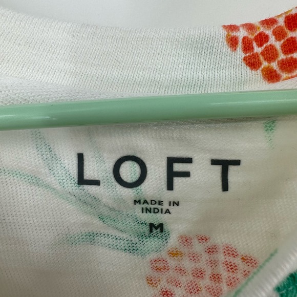 Loft size medium pullover sweater sweatshirt white all over pineapple print - Picture 3 of 4